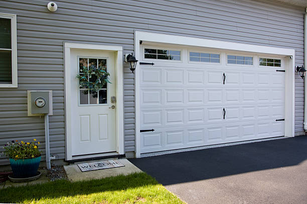 24/7 Emergency Garage Door Panel Replacement experts in Seville, FL